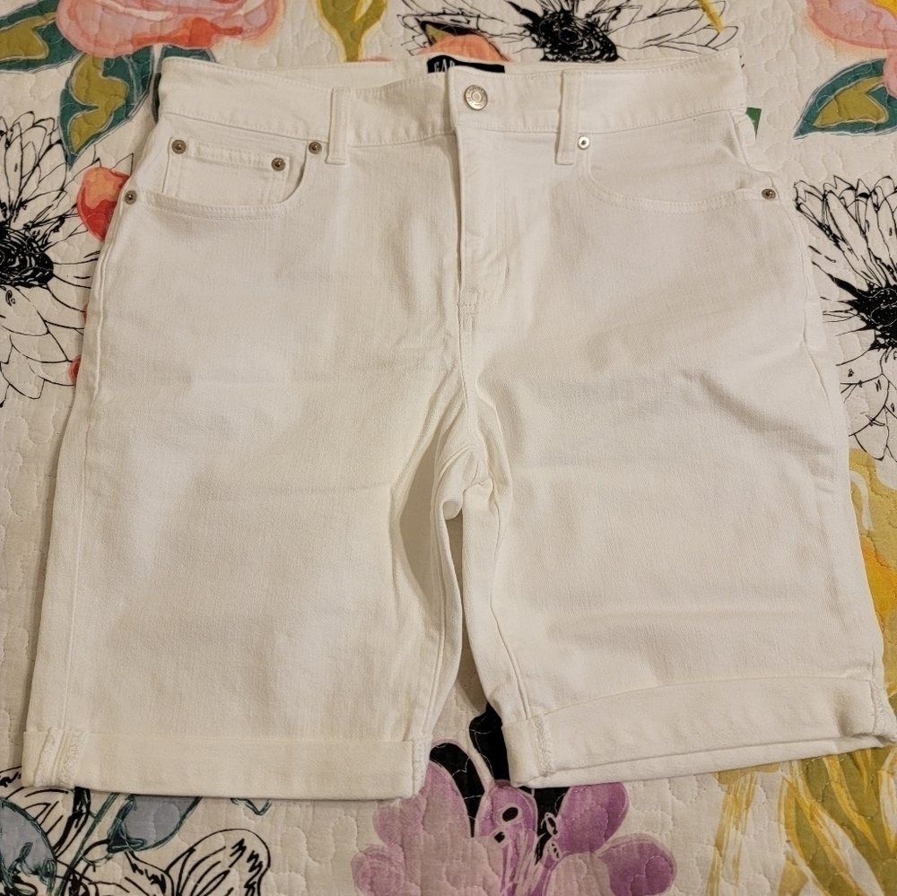 NWT Gap Ladies 9" Denim Bermuda Short